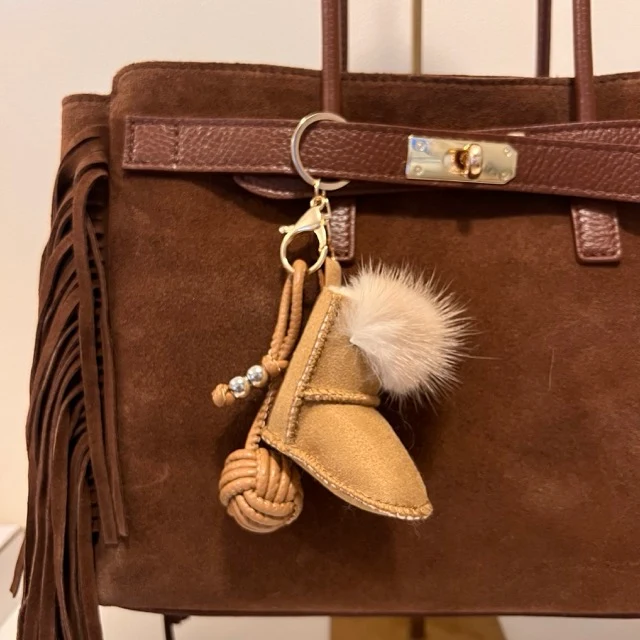 Taschen Anhänger Fell Stiefel Knoten