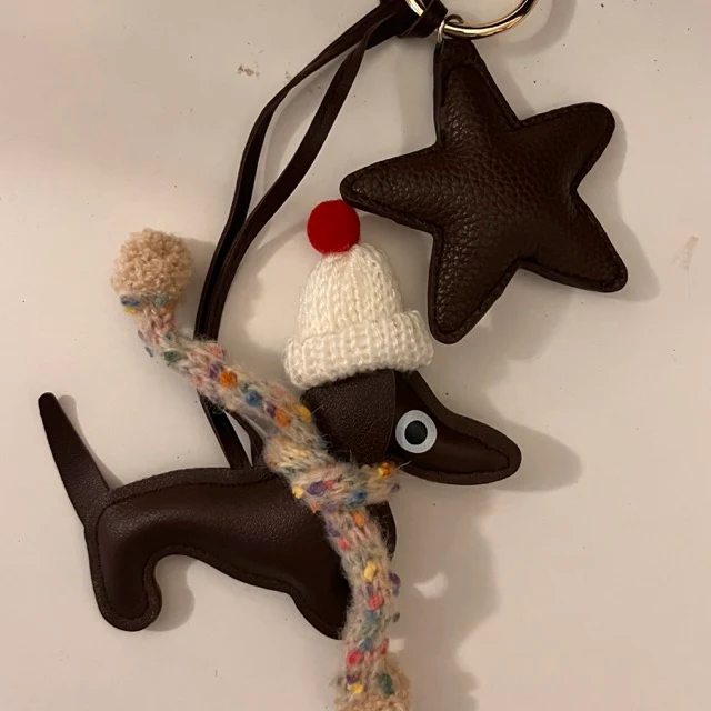 Taschen Anhänger Dackel mit Strickmütze & Stern