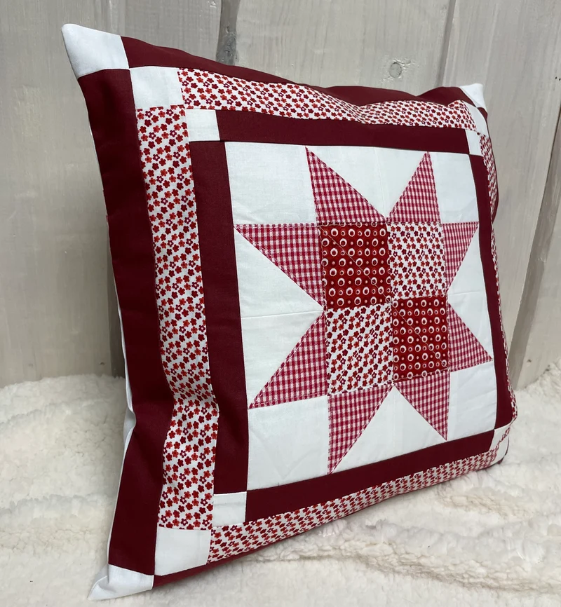 Patchwork Kissenhülle, Landhausstil Kissenbezug, rot/weiß 40x40cm.