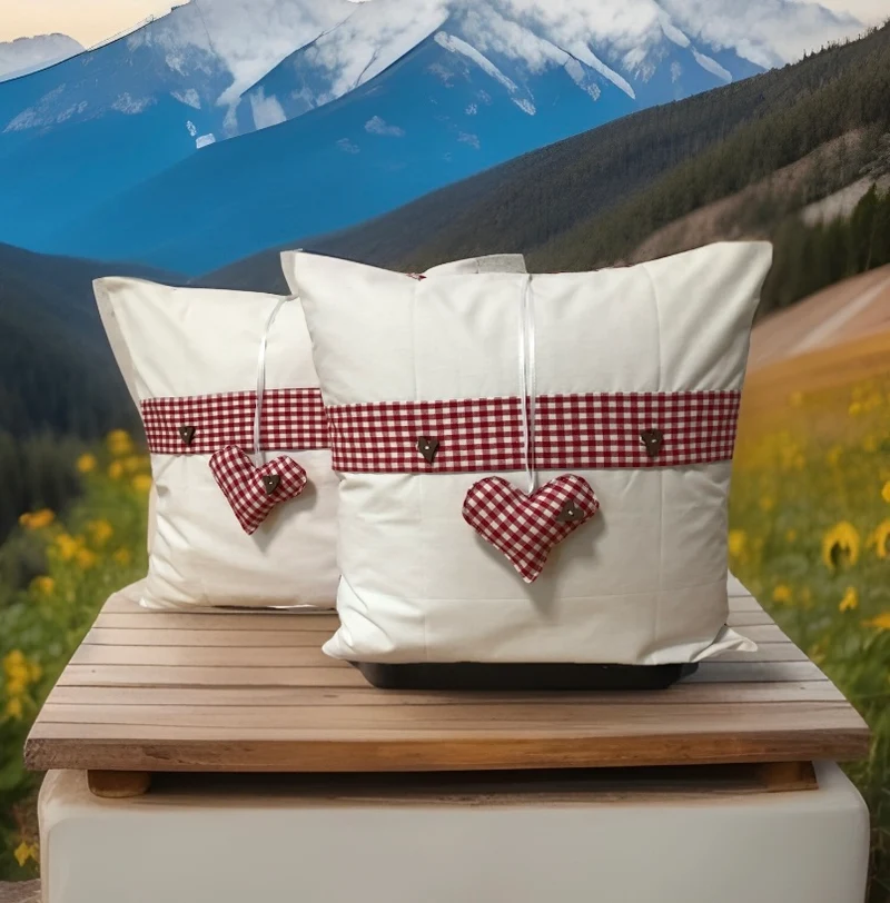 1 Landhausstil Kissenhülle * Kissenbezug * rot/weiß kariertes Dekokissen mit Herzanhänger
