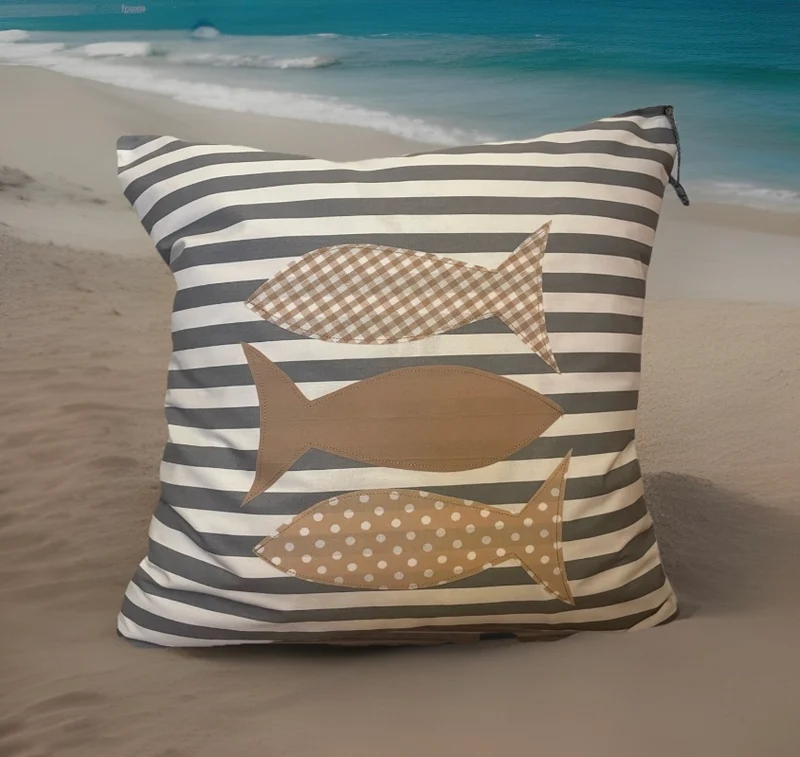 Maritime Kissenhülle, Landhausstil Kissenbezug *Fische* grau/weiß gestreift