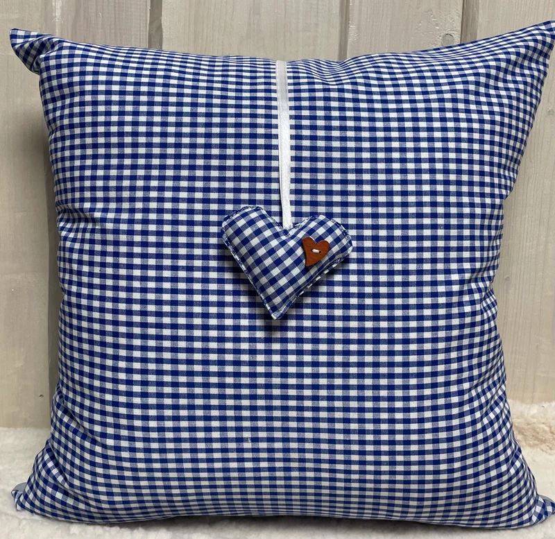 Landhausstil Kissenhülle * Kissenbezug * blau/weiß kariertes Dekokissen mit Herzanhänger