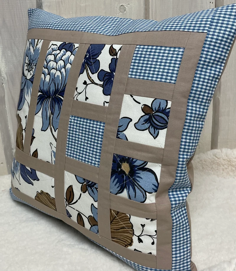 Patchwork Kissenhülle, Landhausstil Kissenbezug, blau / beige 40x40cm.