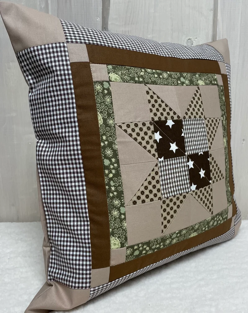 Patchwork Kissenhülle, Landhausstil Kissenbezug, braun / beige /grün 40x40cm.