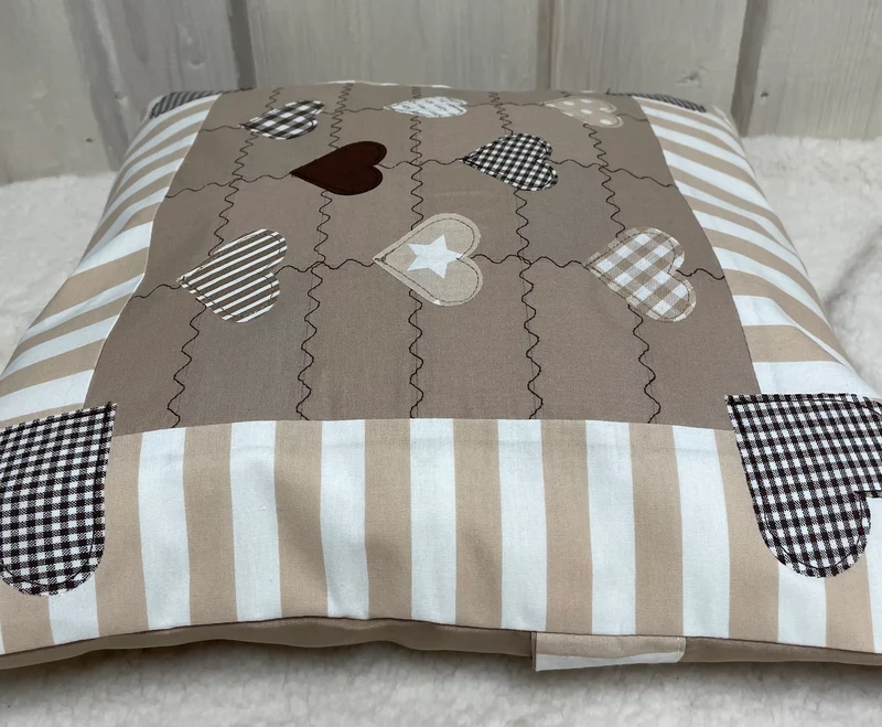 Patchwork Kissenhülle, Landhausstil Kissenbezug, beige /weiß 40x40cm.