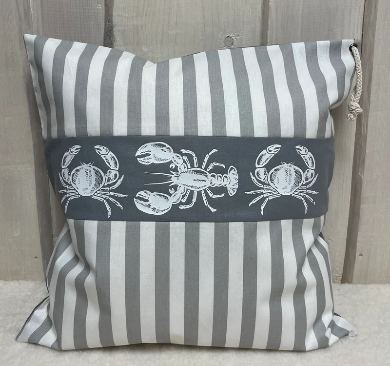 Maritime Kissenhülle, Landhausstil Kissen, Krebse grau/weiß
