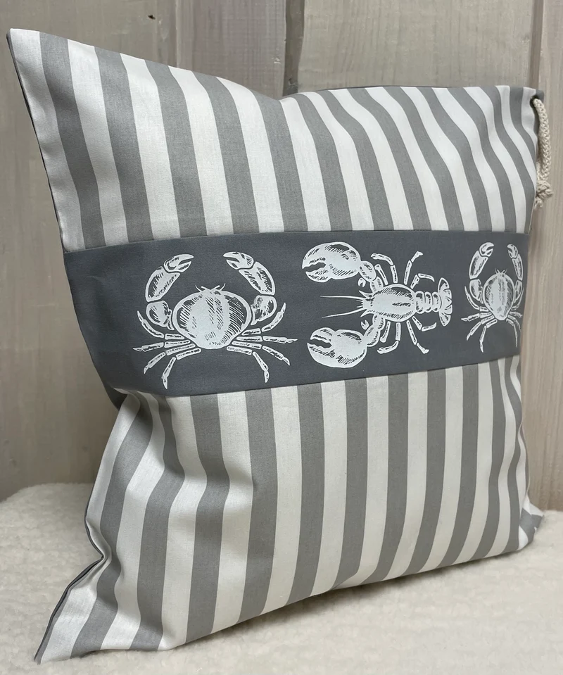 Maritime Kissenhülle, Landhausstil Kissen, Krebse grau/weiß