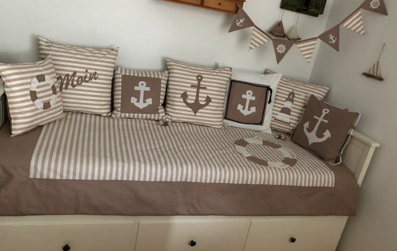 Maritime Patchwork Decke, Tagesdecke, Kinderdecke, Bettüberwurf 130cm x 200cm beige /weiß gestreift