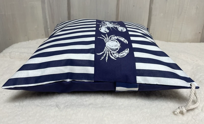 Maritime Kissenhülle, Landhausstil Dekokissen * Krebse * blau/weiß gestreift