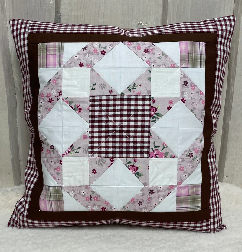 Patchwork Kissenhülle, Landhausstil Kissenbezug, beige/altrosa/rot 40x40cm.