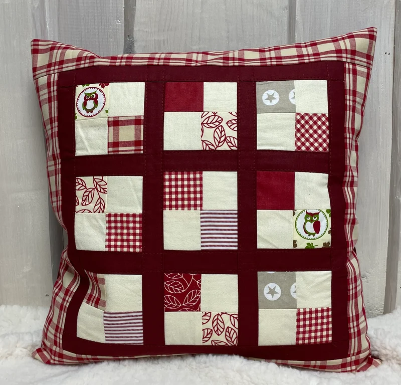 Patchwork Kissenhülle, Landhausstil Kissenbezug, rot/creme 40x40cm.