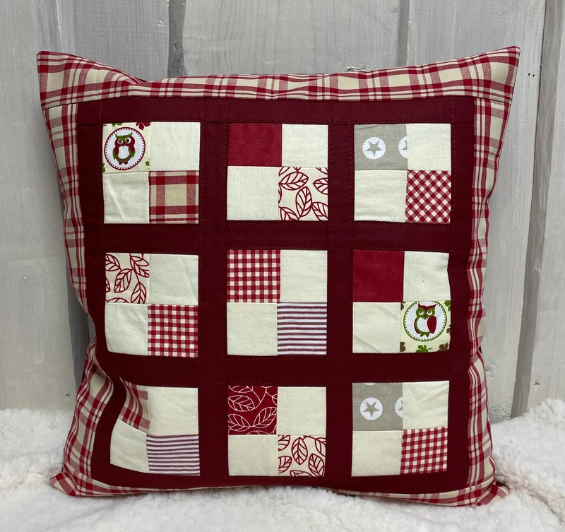Patchwork Kissenhülle, Landhausstil Kissenbezug, rot/creme 40x40cm.
