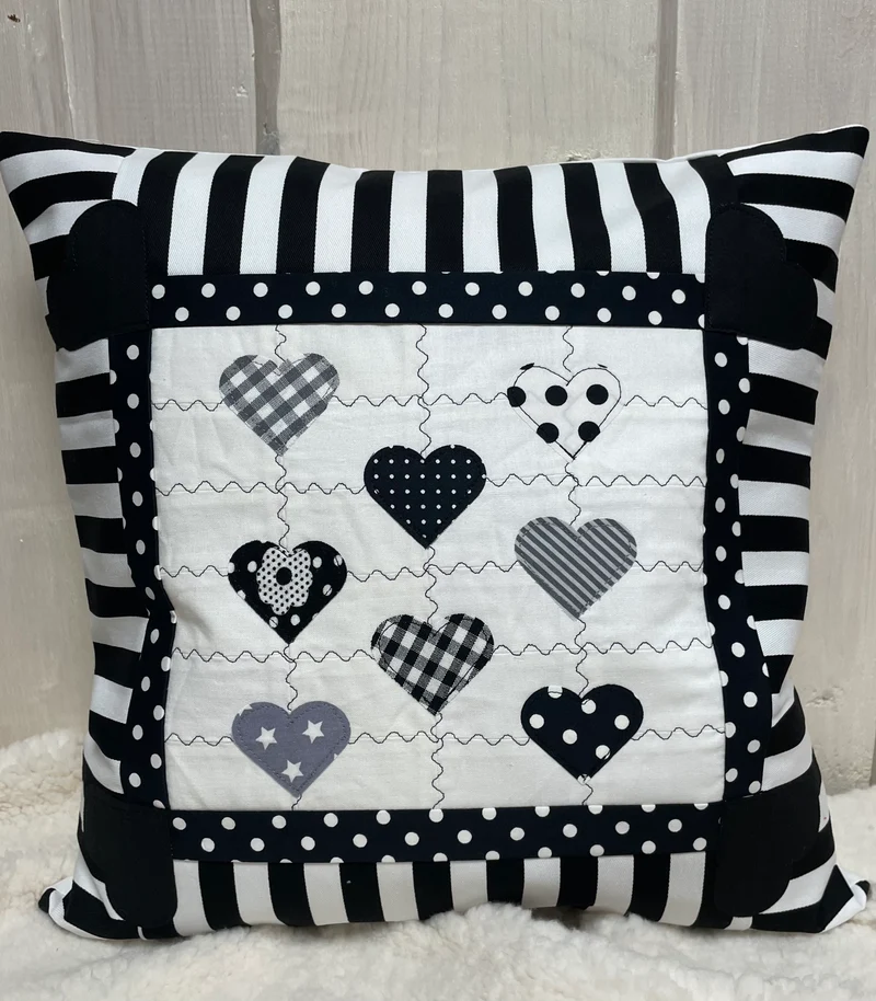 Patchwork Kissenhülle, Landhausstil Kissenbezug, schwarz/weiß 40x40cm.