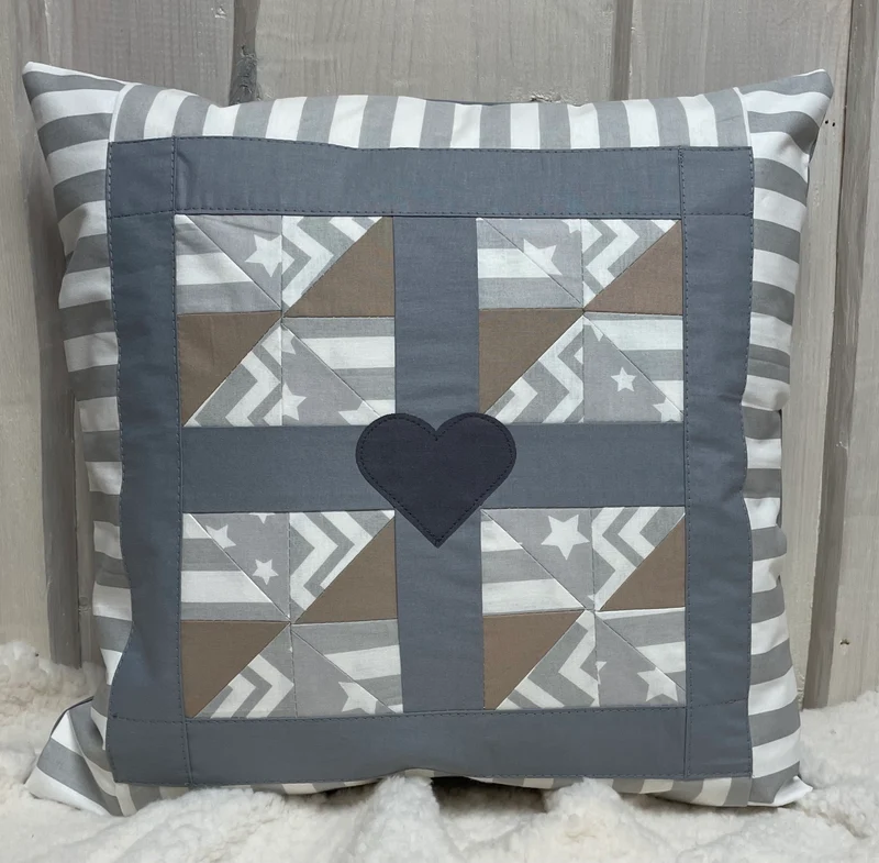 Patchwork Kissenhülle, Landhausstil Kissenbezug, grau/weiß/beige 40x40cm.