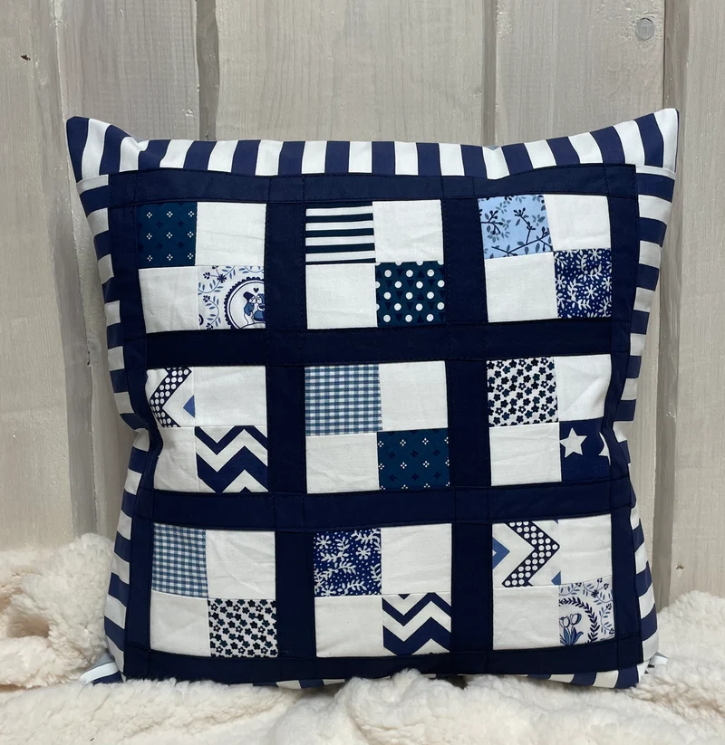 Patchwork Kissenhülle, Landhausstil Kissenbezug, blau/weiß 40x40cm.