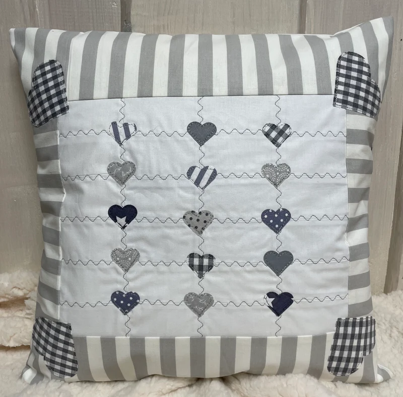 Patchwork Kissenhülle, Landhausstil Kissenbezug, grau /weiß 40x40cm.