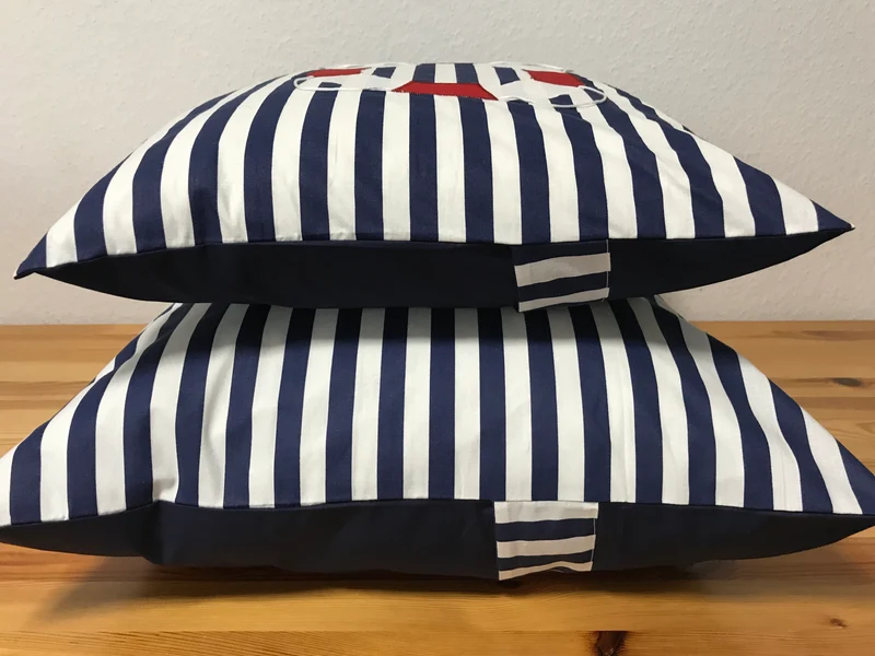 1 Maritime Kissenhülle, Landhausstil Dekokissen, Rettungsring blau/weiß/rot gestreift