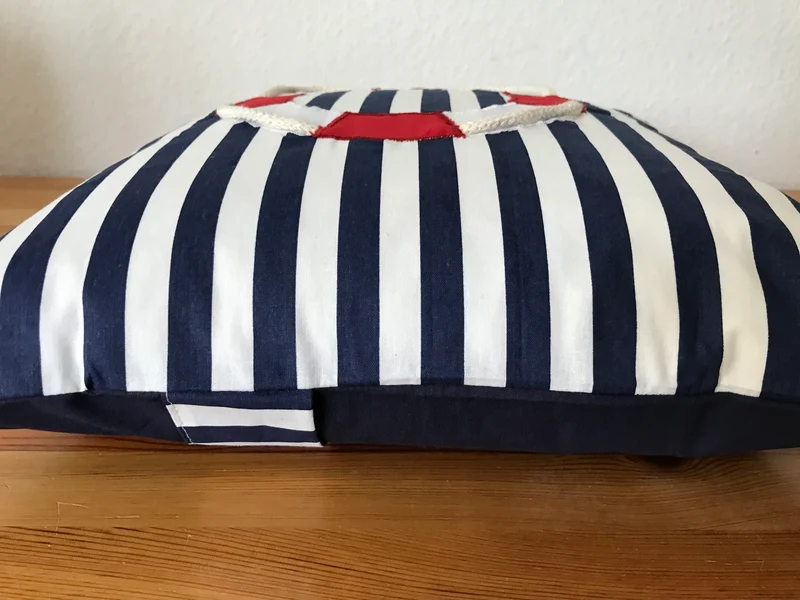1 Maritime Kissenhülle, Landhausstil Dekokissen, Rettungsring blau/weiß/rot gestreift