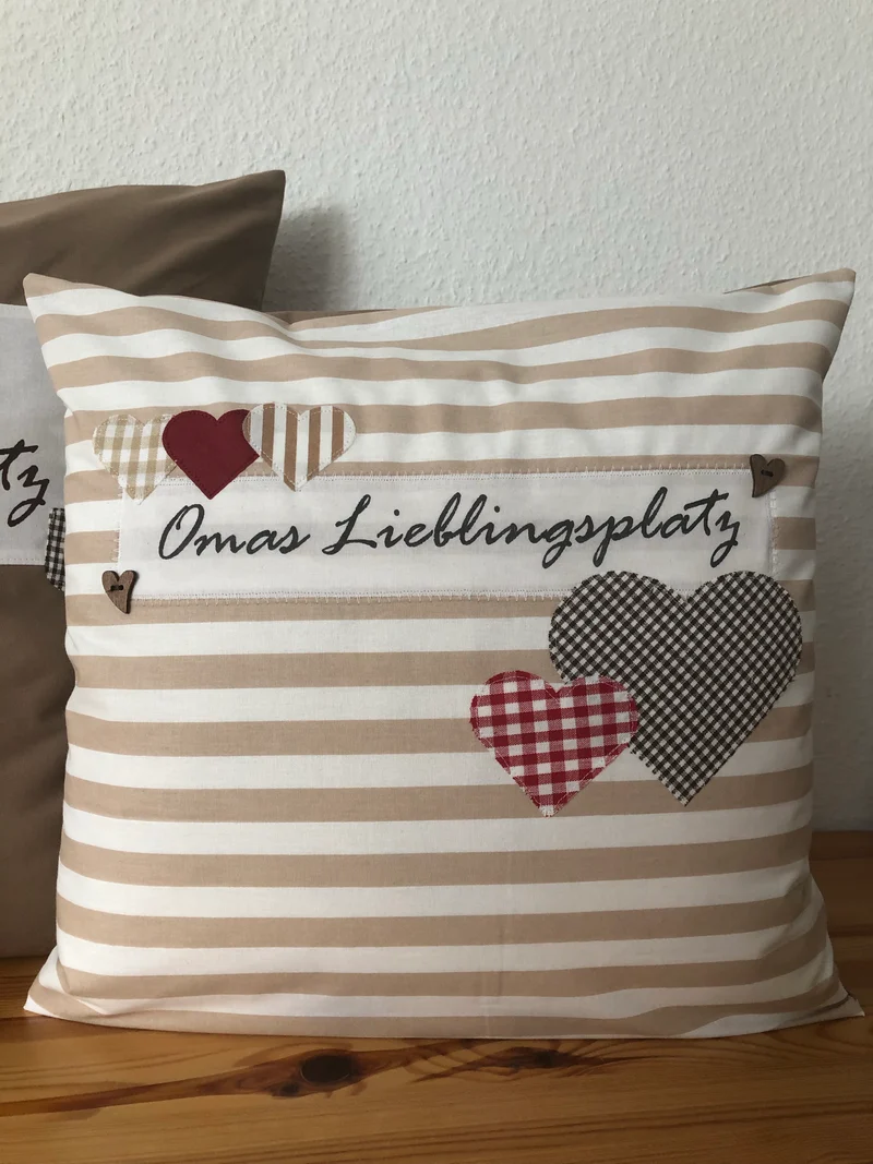 Landhausstil Kissenhülle * Kissenbezug * Dekokissen beige/weiß * Omas Lieblingsplatz *beige/weiß