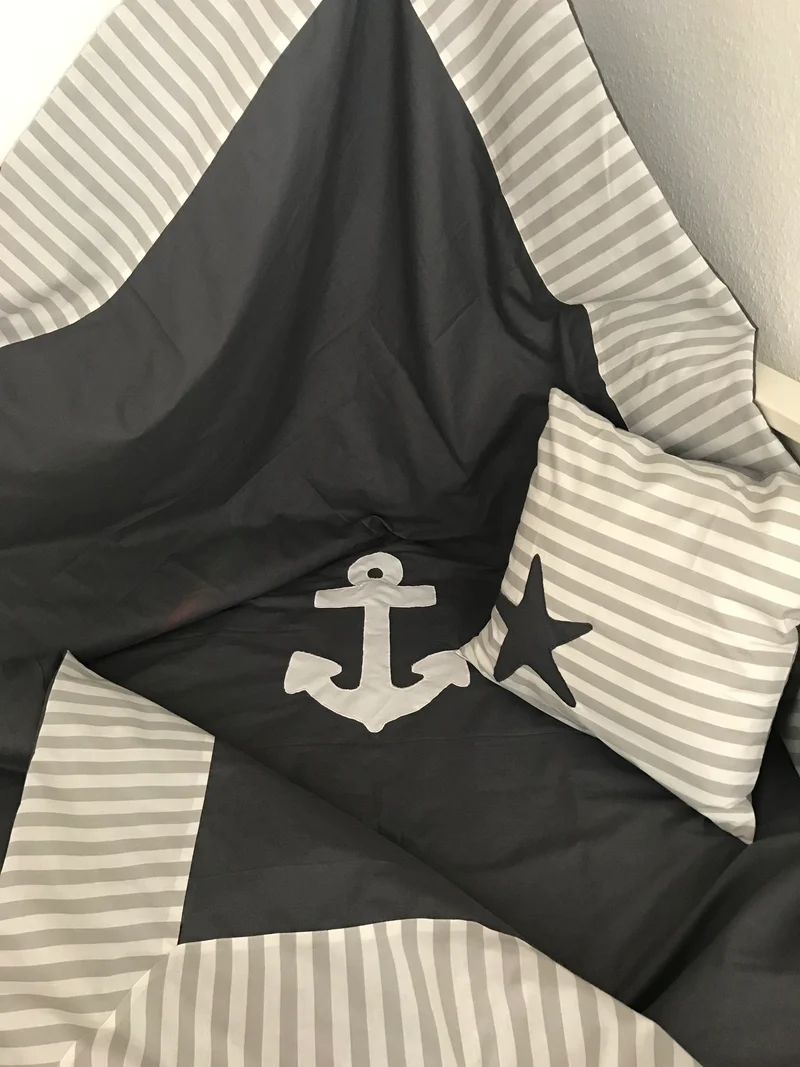 Maritime Patchwork Decke, Tagesdecke, Kinderdecke, Bettüberwurf 130cm x 200cm grau/weiß gestreift