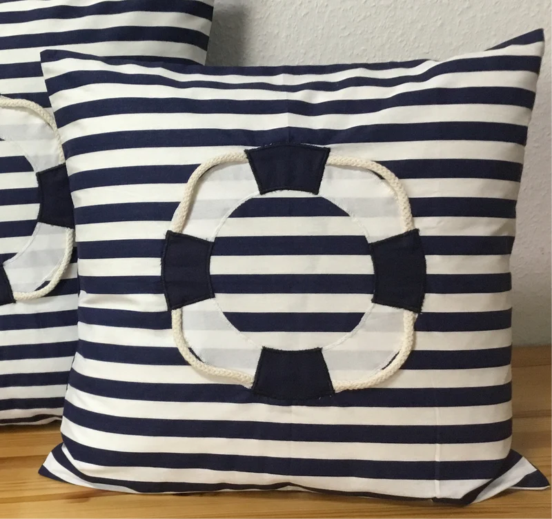 Maritime Kissenhülle, Landhausstil Kissenbezug, Rettungsring blau/weiß gestreift