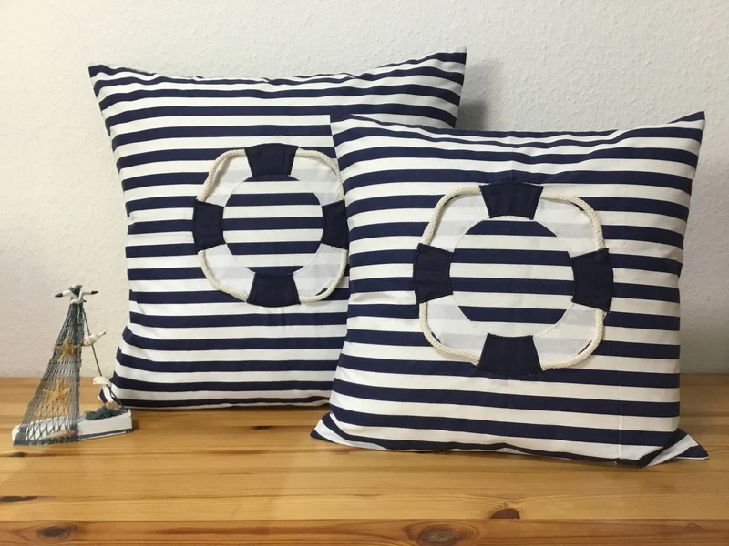 Maritime Kissenhülle, Landhausstil Kissenbezug, Rettungsring blau/weiß gestreift
