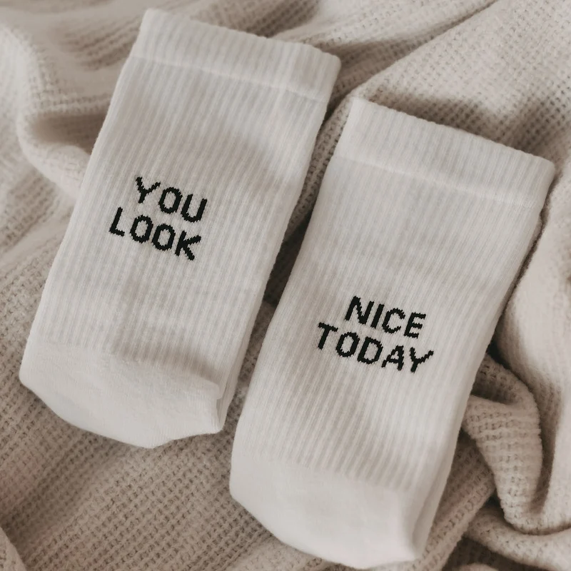 Eulenschnitt Socken You look nice today Größe 43-46 weiß