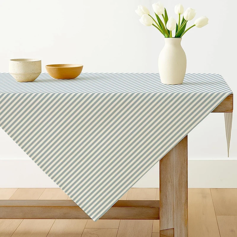 Hellblaue Tischdecke gestreift 100x100 cm – Modern & Pflegeleicht