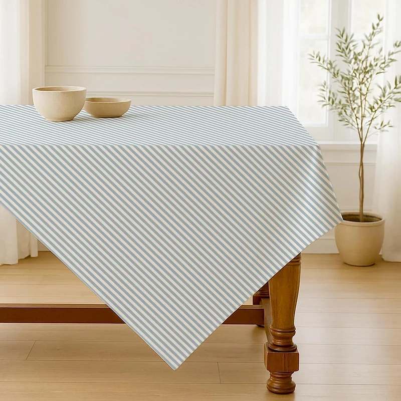 Hellblaue Tischdecke gestreift 100x100 cm – Modern & Pflegeleicht