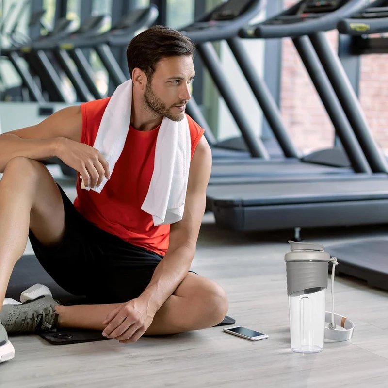 Protein Shaker 700ml Tritan Flasche BPA-free Silikongriff